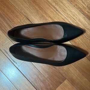 Vionic Womens Size 9 Black Leather Flats